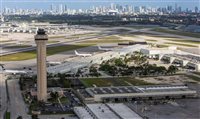 Aeroportos de Chicago e Miami passam a fazer testes voluntários de covid Aeroportos de Chicago e Miami passam a fazer testes voluntários de covid