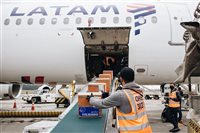 Avião Solidário da Latam atinge 130 milhões de beneficiados