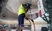 Combustível de aviação (QAV) cai 5,7% em abril; Abear luta para baixar mais Combustível de aviação (QAV) cai 5,7% em abril; Abear luta para baixar mais