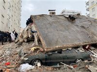 Terremoto atinge Turquia e Síria e mata mais de 1,4 mil pessoas