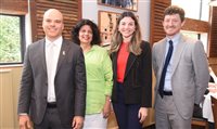 Consulado americano apresenta cônsul comercial e especialista de Turismo Consulado americano apresenta cônsul comercial e especialista de Turismo