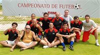 Veja fotos do (hilário) futebol do Top Tam 2009