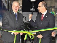 Barretto e presidente da Aviesp inauguram Caminhão