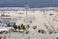 Começa preparação para réveillon em Copacabana