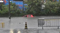 Chuva prende profissionais no Expo Center Norte