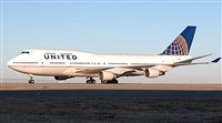 United apresenta primeiro B-747-400 com nova pintura
