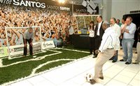 Estande de Santos se inspira no time de Vila Belmiro