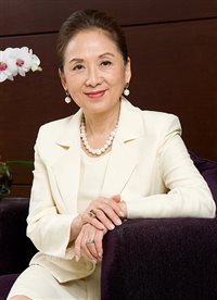 Chieko Aoki celebra conquista de hotel em São Paulo 