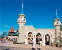 Disney prepara abertura do Fantasyland; veja fotos
