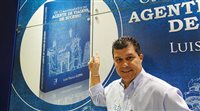 Luppa enche sala da Vila do Saber e lança 17º livro