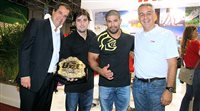 Águia e Tam Viagens levam lutador de UFC à Abav