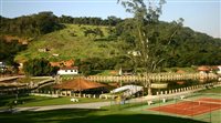 Estância Atibainha (SP) inaugura quadra de tênis