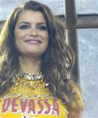 Celebridades brilham no desfile do Rio de Janeiro