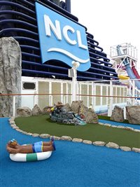 Veja imagens internas do navio Norwegian Breakaway