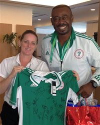 Deville Salvador hospeda seleção de futebol da Nigéria