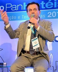 Patriani: viajem o mundo mas comprem de agência brasileira