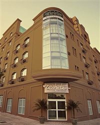 Slaviero Hotéis oferece quick massage no dia da hospitalidade