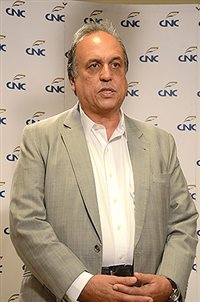 Pezão (RJ) anunciará três centros de convenções