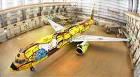 Gol mostra avião da seleção e pintura de Osgemeos