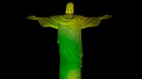 Veja o Cristo Redentor iluminado para a Copa