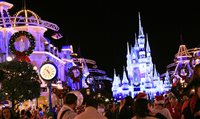 Começa a temporada de Natal na Disney; veja fotos