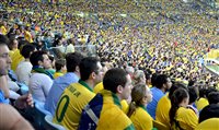 Mostra fotográfica leva futebol de rua ao metrô de SP