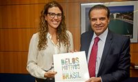 Claudia Sender visita ministro e fala do hub no Nordeste