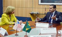 Alves discute isenção de visto com embaixadora dos EUA