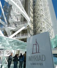 Conheça o hotel Myriad (LIS) erguido sobre o Rio Tejo
