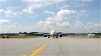 Novo 777 da American faz primeiro voo para o Brasil