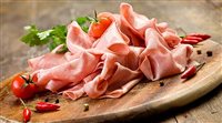 Tosello produz mortadela com receita de Bologna (Itália)