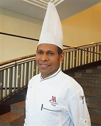 Novo chef do SP Marriott começou na limpeza de utensílios do hotel