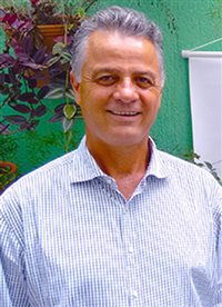 Carlos Capistrano anuncia empresa de representação