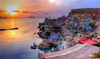 Cenário de filme, Vila do Popeye é ponto turístico em Malta