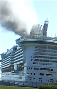Navio da Royal Caribbean pega fogo na Jamaica