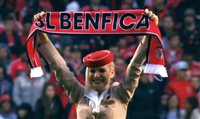 Tripulação da Emirates “invade” estádio do Benfica; veja