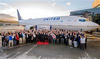 United celebra Dia dos Veteranos com novo 737-900ER