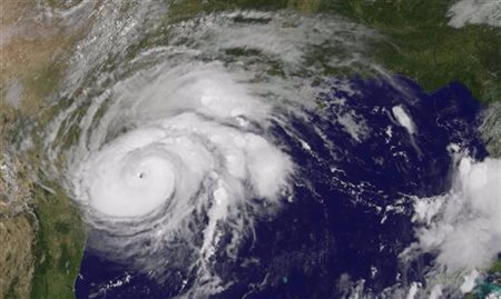 Tempestade Debby causa cancelamento de voos na Flórida