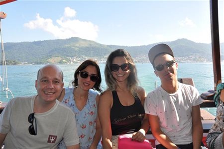 Convenção Affinity chega ao fim com passeio de barco em Angra (RJ)