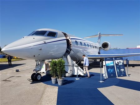 Por dentro dos aviões: 35 fotos de aeronaves expostas na Labace