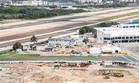 Voo da Gol que ia do Rio para SP faz pouso de emergência após explosão em  motor; veja vídeo - Estadão