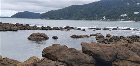 Praia das Conchas (SP) é opção para quem quer fugir de aglomeração