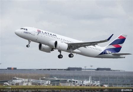 Latam economizará 100 toneladas de combustível com A320s
