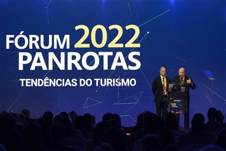 Guillermo Alcorta recepciona participantes do Fórum PANROTAS 2022
