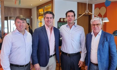 Diretores da Ancoradouro recebem VP da Royal Caribbean