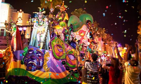 Universal Orlando anuncia retorno do festival Mardi Gras a partir de fevereiro