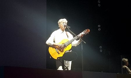 Carnaval do Recife começa com Caetano Veloso e Duda Beat; veja fotos