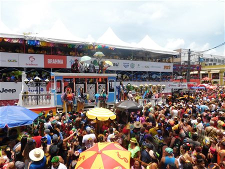 Carnaval em casa: dicas para curtir na sua cidade e sem gastar muito