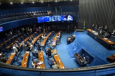 Senado aprova MP de comércio de crédito de carbono em concessões florestais