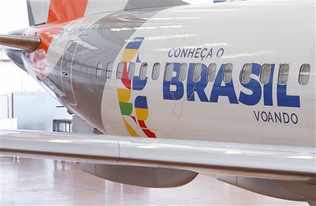 Um novo avião decorado da Gol para homenagear Santos Dumont - Portal  Aviação Brasil